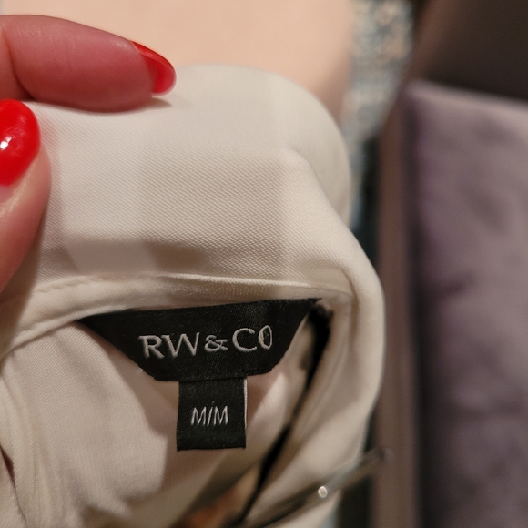 Beautiful Top - Picture 3 of 3